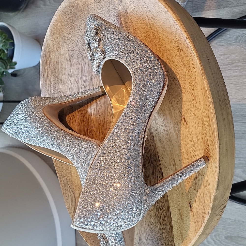 Badgley Mischka Cher II Silver Rhinestone Pump - 9.5 - Picture 14 of 14